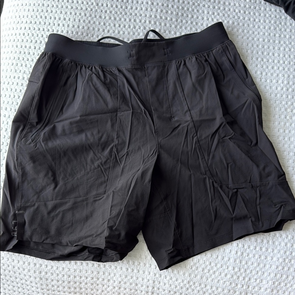 Lululemon men’s short 9 inch size large